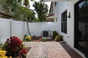 20981 NW 1st Ct, Pembroke Pines, FL 33029 - Photo 23