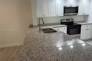 18840 NW 57th Ave, Hialeah, FL 33015 - Photo 15