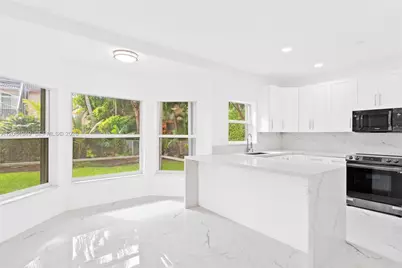 15842 SW 14th St, Pembroke Pines, FL 33027 - Photo 9