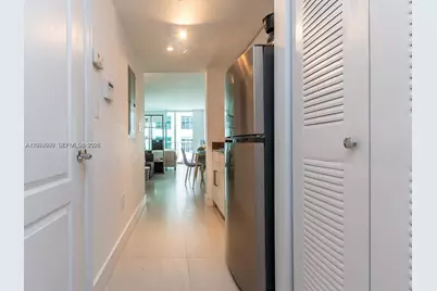 1200 Brickell Bay Dr #3210, Miami, FL 33131 - Photo 5