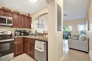 7985 NW 8th St, Miami, FL 33126 - Photo 11