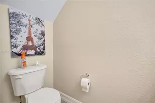 7985 NW 8th St, Miami, FL 33126 - Photo 15