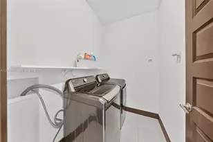 15490 NW 91st Ct, Miami Lakes, FL 33018 - Photo 27