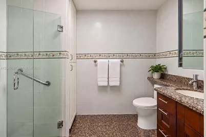 918 NE 4th St, Hallandale Beach, FL 33009 - Photo 15
