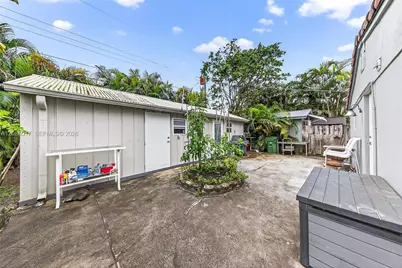 918 NE 4th St, Hallandale Beach, FL 33009 - Photo 25