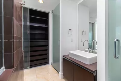 1040 Biscayne Blvd #1806, Miami, FL 33132 - Photo 21