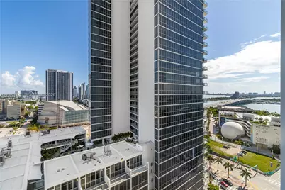 1040 Biscayne Blvd #1806, Miami, FL 33132 - Photo 19