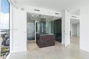 1040 Biscayne Blvd, Miami, FL 33132 - Photo 7