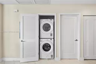 601 NE 27th St, Miami, FL 33137 - Photo 17