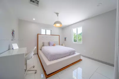 2615 NE 213th St, Miami, FL 33180 - Photo 13