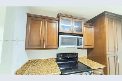 7121 Miami Lakes Dr #Q8, Miami Lakes, FL 33014 - Photo 3