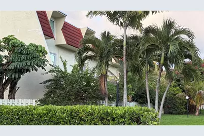 1655 NE 115th St #12B, Miami, FL 33181 - Photo 1