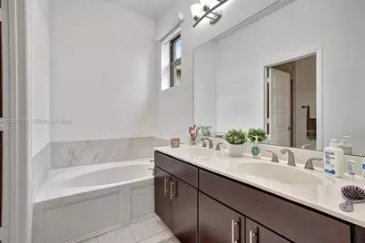657 NE 191st St, Miami, FL 33179 - Photo 19