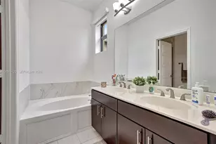 657 NE 191st St, Miami, FL 33179 - Photo 19