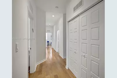 657 NE 191st St, Miami, FL 33179 - Photo 21