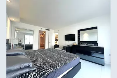 5555 Collins Ave #9Y, Miami Beach, FL 33140 - Photo 13