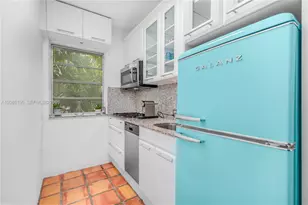 742 10th St, Miami Beach, FL 33139 - Photo 29
