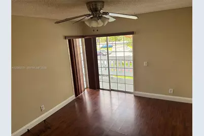 10521 Mahogany Key Cir #204, Miami, FL 33196 - Photo 3