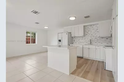 5820 NE 2nd Ave, Oakland Park, FL 33334 - Photo 7