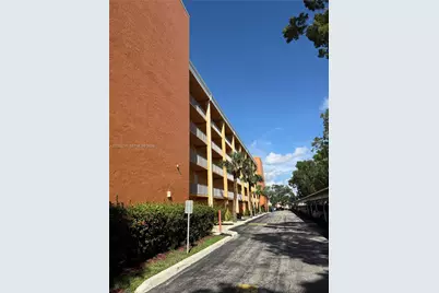 2366 E Mall Dr #308, Fort Myers, FL 33901 - Photo 3