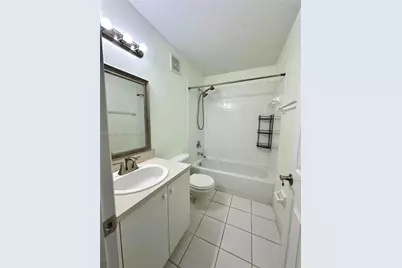 8655 N Southgate Shores Cir, Tamarac, FL 33321 - Photo 11
