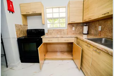 298 NW 104th St, Miami, FL 33150 - Photo 27