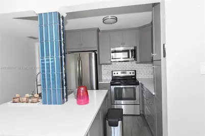 8305 Crespi Blvd #4D, Miami Beach, FL 33141 - Photo 7
