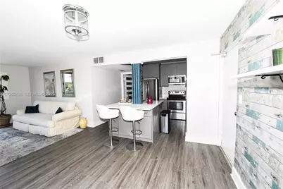 8305 Crespi Blvd #4D, Miami Beach, FL 33141 - Photo 9