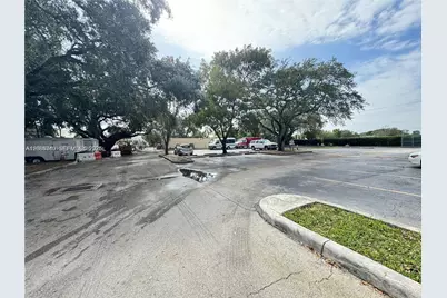 2870 Stirling Rd, Hollywood, FL 33020 - Photo 7