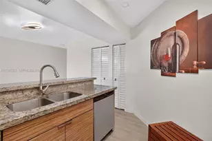9735 Fontainebleau Blvd, Miami, FL 33172 - Photo 9