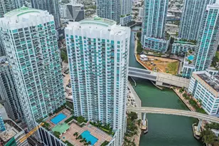 31 SE 5th St, Miami, FL 33131 - Photo 1