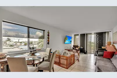 8001 Crespi Blvd #4B, Miami Beach, FL 33141 - Photo 9