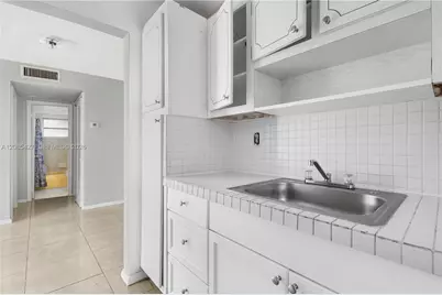 2040 NE 170th St #10, North Miami Beach, FL 33162 - Photo 7