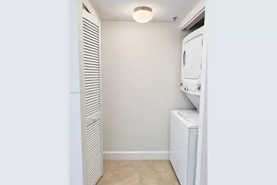 31 SE 5th St #2808, Miami, FL 33131 - Photo 11
