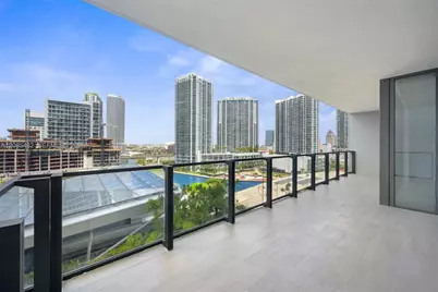 68 SE 6th St #910, Miami, FL 33131 - Photo 11