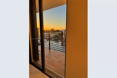 8100 Byron Ave #504, Miami Beach, FL 33141 - Photo 7