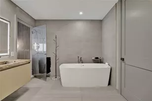 1100 Biscayne Blvd, Miami, FL 33132 - Photo 23