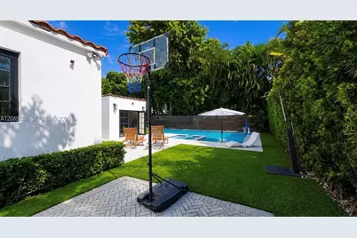 735 NE 72nd St, Miami, FL 33138 - Photo 11