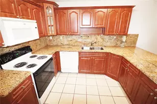 2426 SW 109th Ct, Miami, FL 33165 - Photo 9