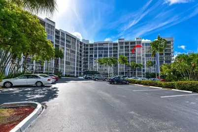 600 Parkview Dr #829, Hallandale Beach, FL 33009 - Photo 41