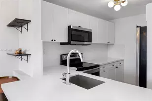 1020 Meridian Ave, Miami Beach, FL 33139 - Photo 3