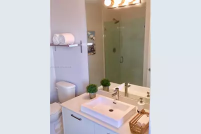 151 SE 1st St #1104, Miami, FL 33131 - Photo 3