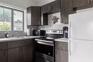 1350 NE 111th St, Miami, FL 33161 - Photo 9
