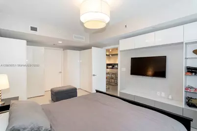 1010 Brickell Ave #2508, Miami, FL 33131 - Photo 17