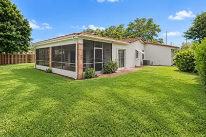 14961 Egan Ln, Miami Lakes, FL 33014 - Photo 7
