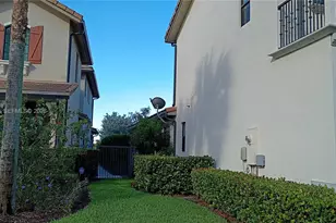 1280 SW 113th Way, Pembroke Pines, FL 33025 - Photo 15