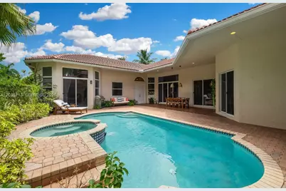 1604 Victoria Pointe Ln, Weston, FL 33327 - Photo 3