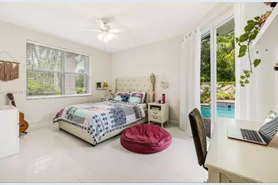 1604 Victoria Pointe Ln, Weston, FL 33327 - Photo 27