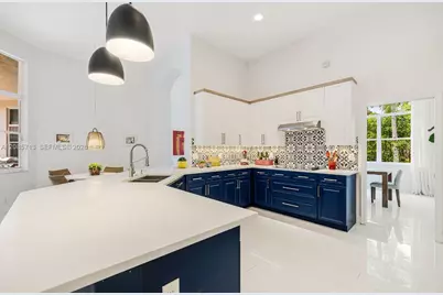 1604 Victoria Pointe Ln, Weston, FL 33327 - Photo 13