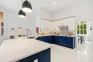 1604 Victoria Pointe Ln, Weston, FL 33327 - Photo 13